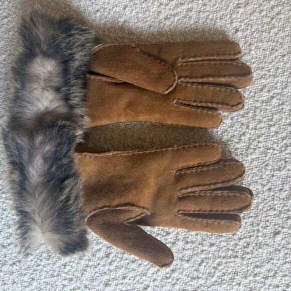 UGG Winter Gloves - Picture 3 of 4